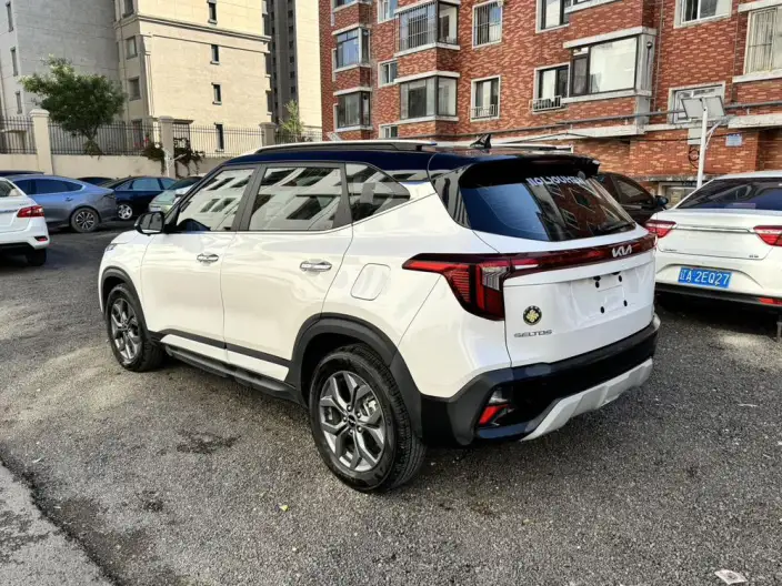 Kia Seltos 2023 Model 1.5L IVT Deluxe Edition – фото 4
