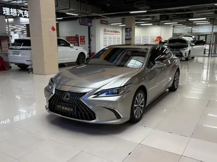 Lexus ES 2022 Model 300h Superior Edition