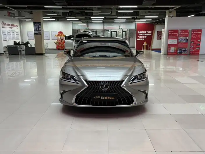 Lexus ES 2022 Model 300h Superior Edition