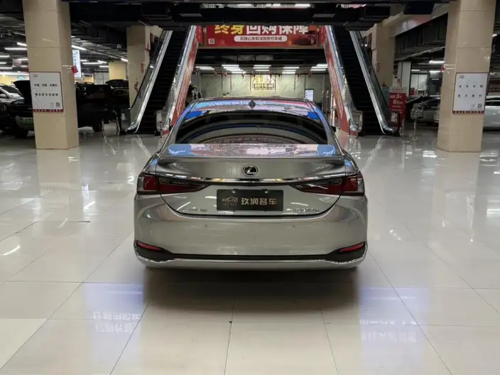 Lexus ES 2022 Model 300h Superior Edition