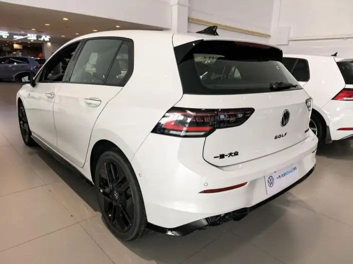 Volkswagen Golf 2025 Model 300TSI R-Line – фото 3