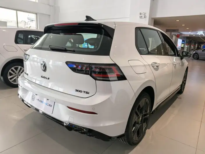Volkswagen Golf 2025 Model 300TSI R-Line – фото 5