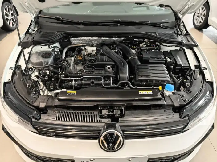 Volkswagen Golf 2025 Model 300TSI R-Line – фото 6