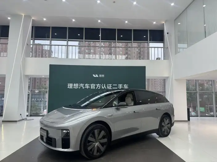 Li Auto i6 2025 Model 4WD Standard Edition – фото 1