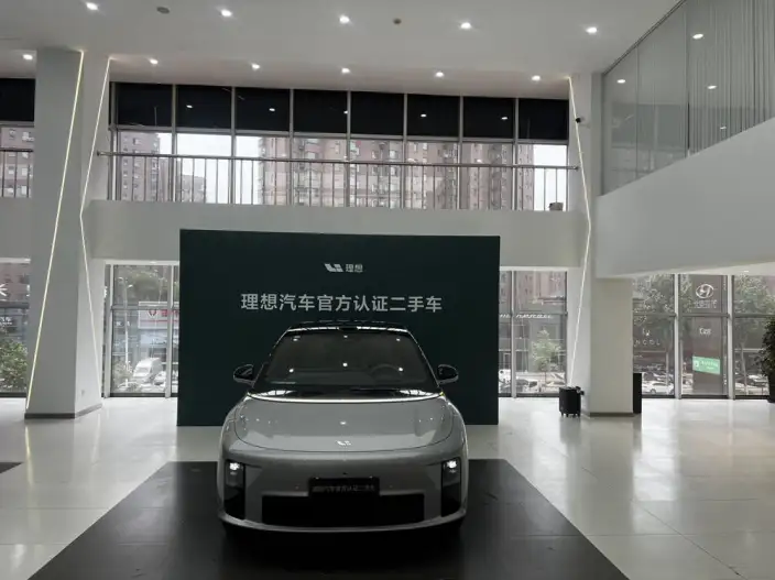Li Auto i6 2025 Model 4WD Standard Edition – фото 2