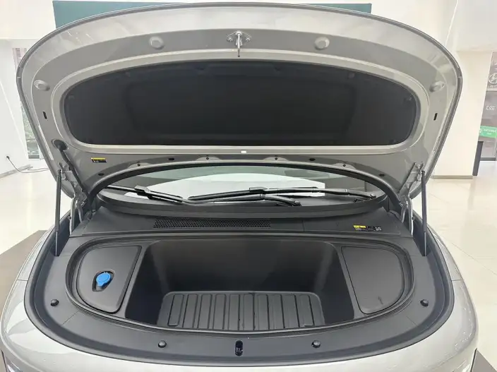 Li Auto i6 2025 Model 4WD Standard Edition – фото 5