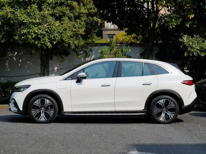 Mercedes-Benz EQE SUV 2023 Model EQE SUV 350 4MATIC Deluxe Edition – фото 3