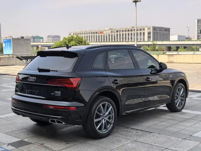 Audi Q5L Sportback 2023 Model 40 TFSI Luxury Model – фото 6