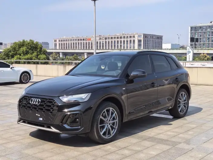 Audi Q5L Sportback 2023 Model 40 TFSI Luxury Model – фото 8