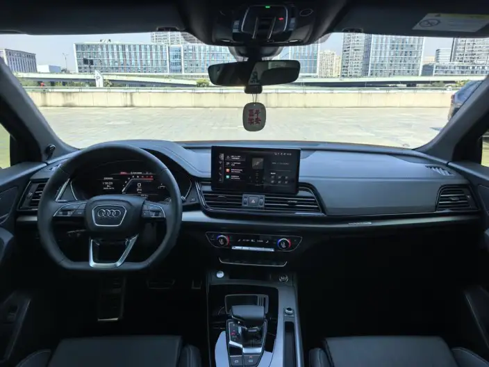 Audi Q5L Sportback 2023 Model 40 TFSI Luxury Model – фото 9