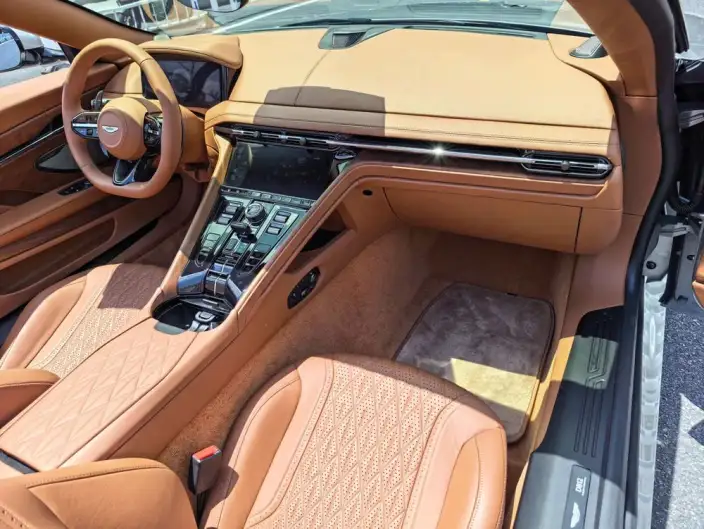 Aston Martin DB12 2024 Model 4.0T V8 Volante – фото 7