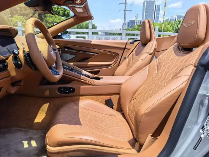 Aston Martin DB12 2024 Model 4.0T V8 Volante – фото 8