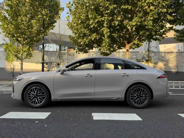 Roewe M7 DMH 2025 Model 160km Yuexiang Edition