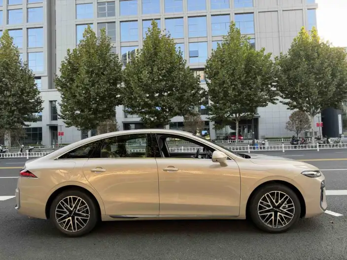 Roewe M7 DMH 2025 Model 160km Yuexiang Edition – фото 8
