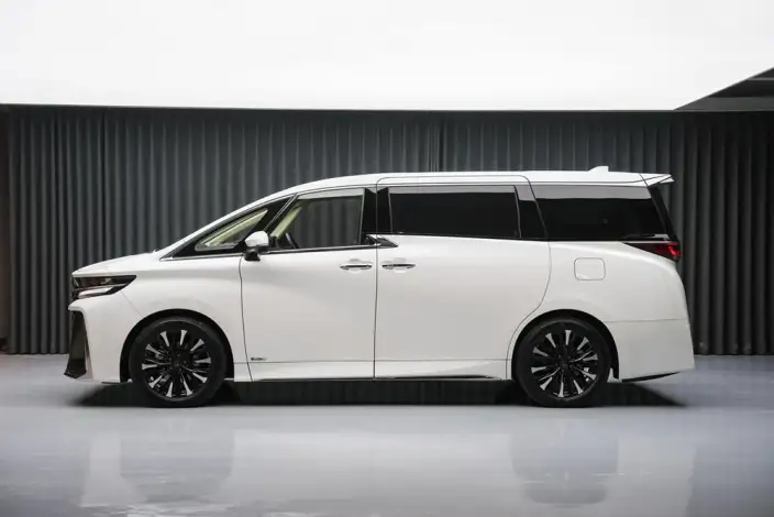 Vellfire 2023 Model Toyota Crown 2.5L Intelligent Hybrid 4WD Supreme Edition