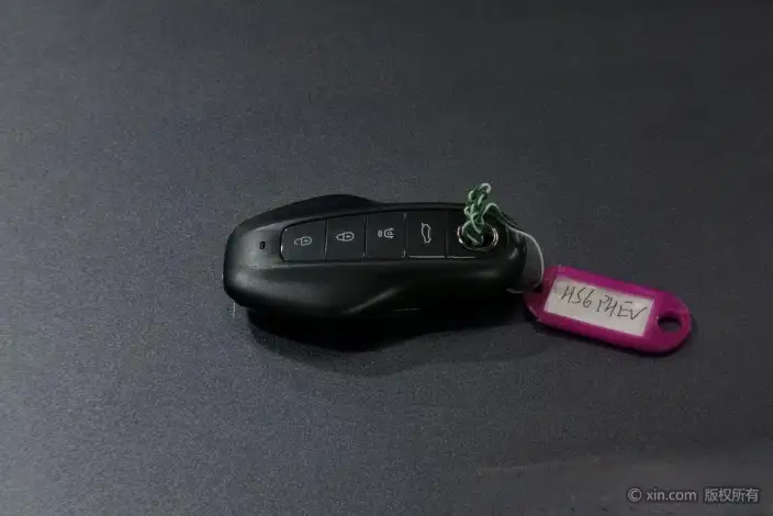 HONGQI HS6 PHEV 2026 Model 220 4WD Smart Hybrid Edition – фото 6