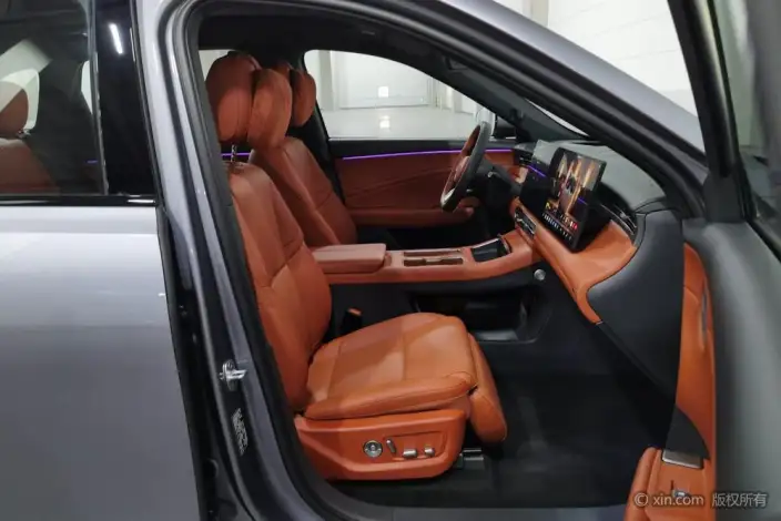 HONGQI HS6 PHEV 2026 Model 220 4WD Smart Hybrid Edition – фото 8