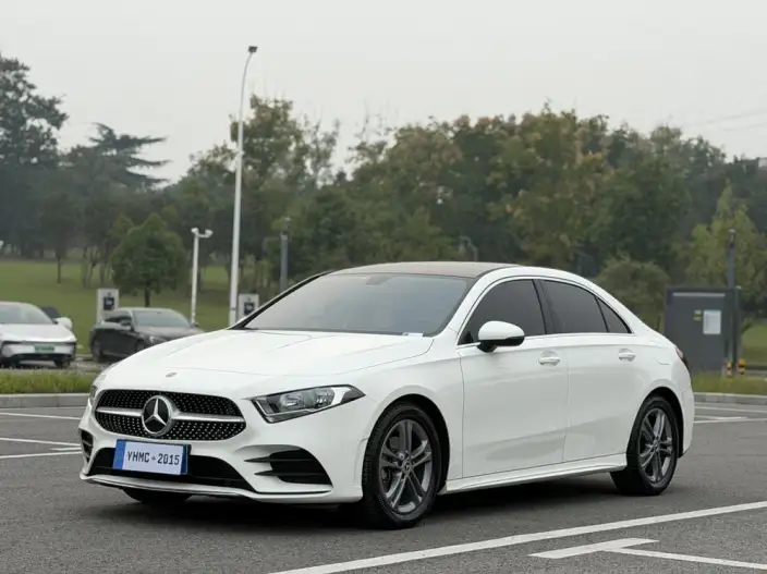 Mercedes-Benz A-class 2022 Model A 180 L Sports sedan – фото 1