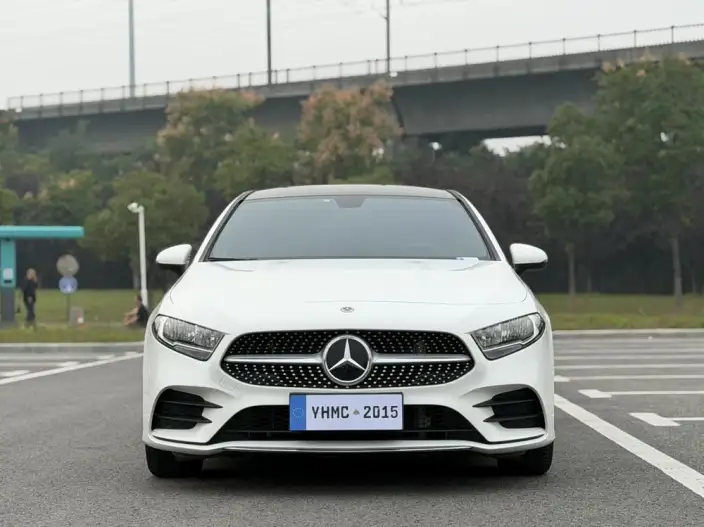 Mercedes-Benz A-class 2022 Model A 180 L Sports sedan – фото 2