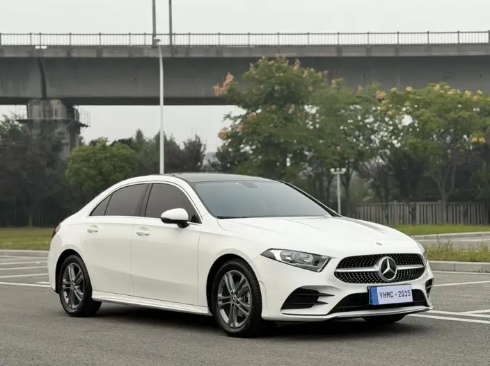 Mercedes-Benz A-class 2022 Model A 180 L Sports sedan – фото 3