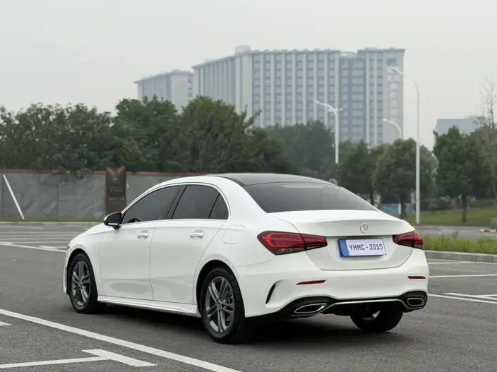 Mercedes-Benz A-class 2022 Model A 180 L Sports sedan – фото 5