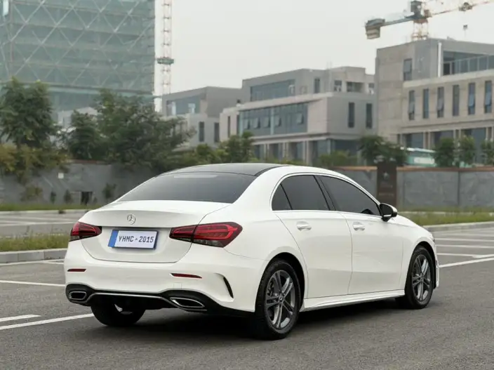 Mercedes-Benz A-class 2022 Model A 180 L Sports sedan – фото 7