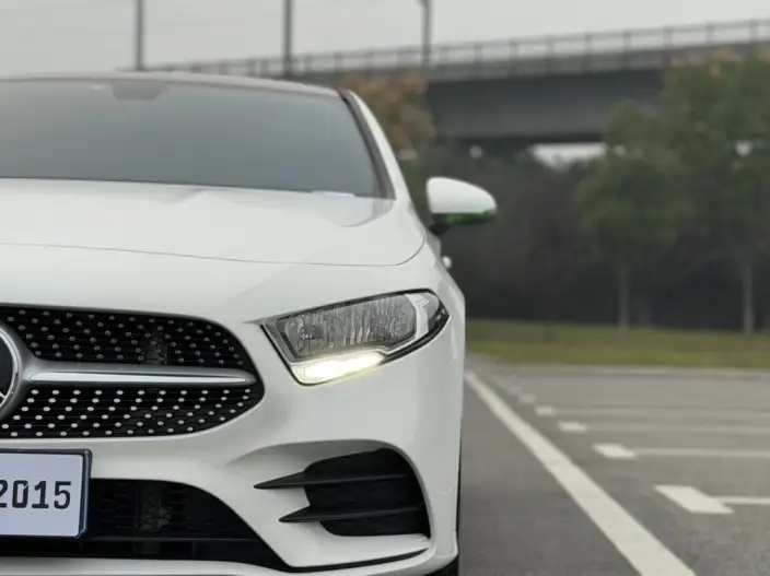 Mercedes-Benz A-class 2022 Model A 180 L Sports sedan – фото 9