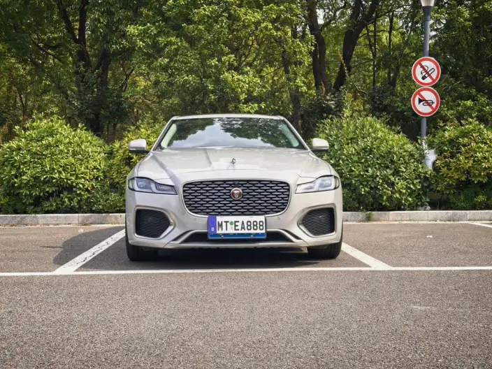 Jaguar XFL 2024 Model 2.0T P250 2WD Exclusive Deluxe Edition