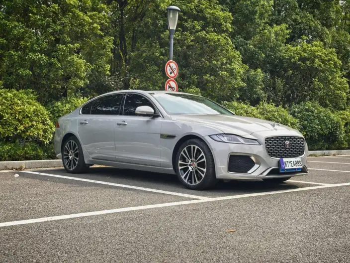 Jaguar XFL 2024 Model 2.0T P250 2WD Exclusive Deluxe Edition