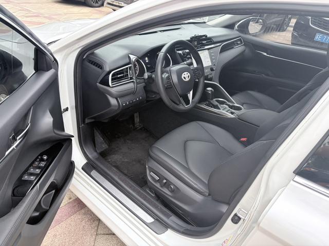 Toyota Camry 2018 2.5G Luxury – фото 3