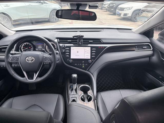 Toyota Camry 2018 2.5G Luxury – фото 10