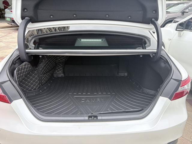 Toyota Camry 2018 2.5G Luxury – фото 11