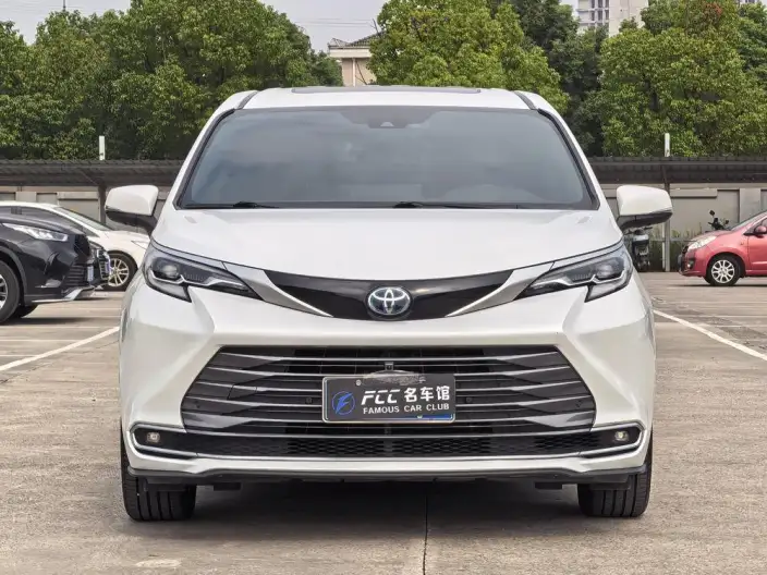 Toyota Sienna 2023 Model Hybrid 2.5L Premium Edition