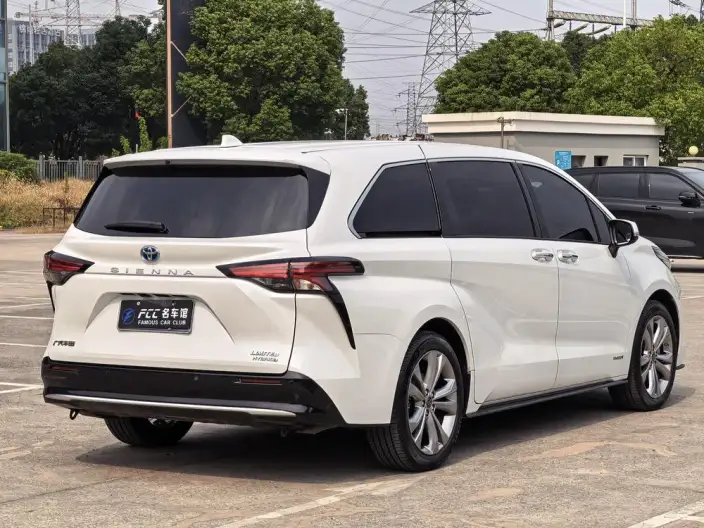 Toyota Sienna 2023 Model Hybrid 2.5L Premium Edition