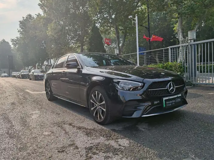 Mercedes-Benz E-Class PHEV 2022 Model E 350 e L Sports sedan – фото 3
