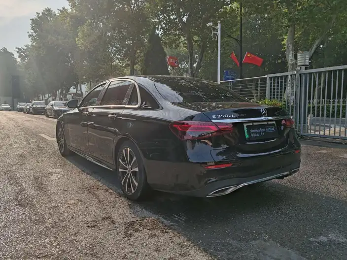 Mercedes-Benz E-Class PHEV 2022 Model E 350 e L Sports sedan – фото 5