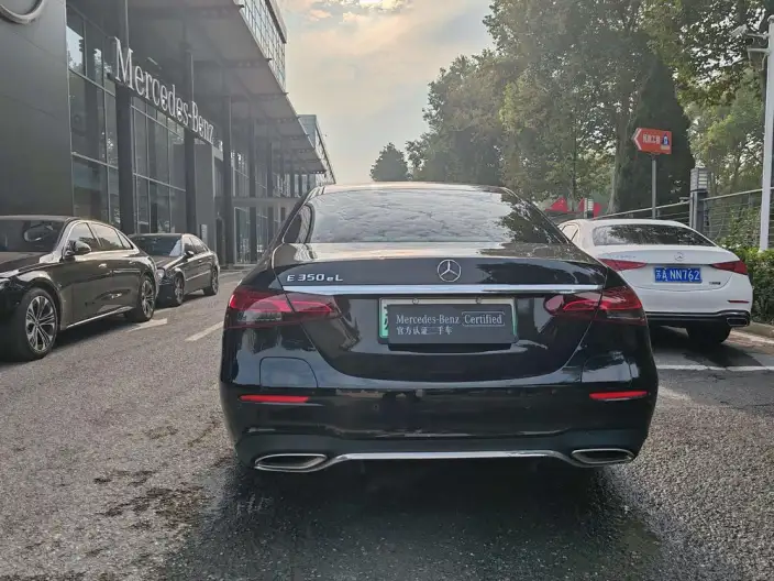 Mercedes-Benz E-Class PHEV 2022 Model E 350 e L Sports sedan – фото 6