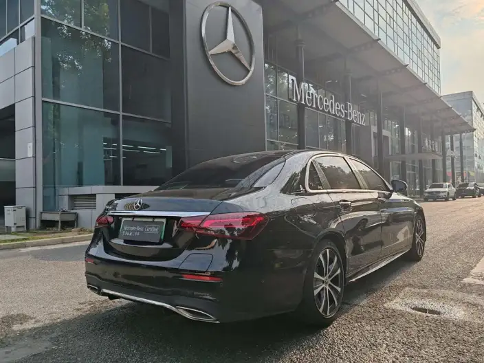 Mercedes-Benz E-Class PHEV 2022 Model E 350 e L Sports sedan – фото 7