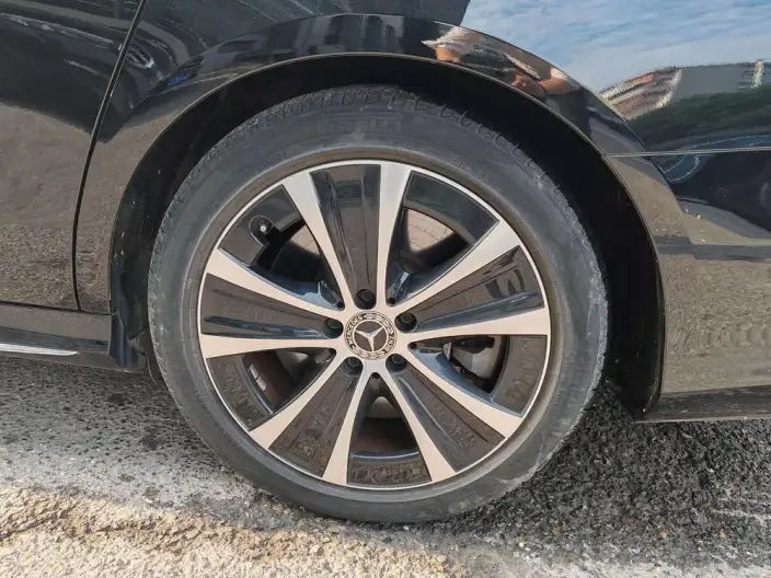 Mercedes-Benz E-Class PHEV 2022 Model E 350 e L Sports sedan – фото 8