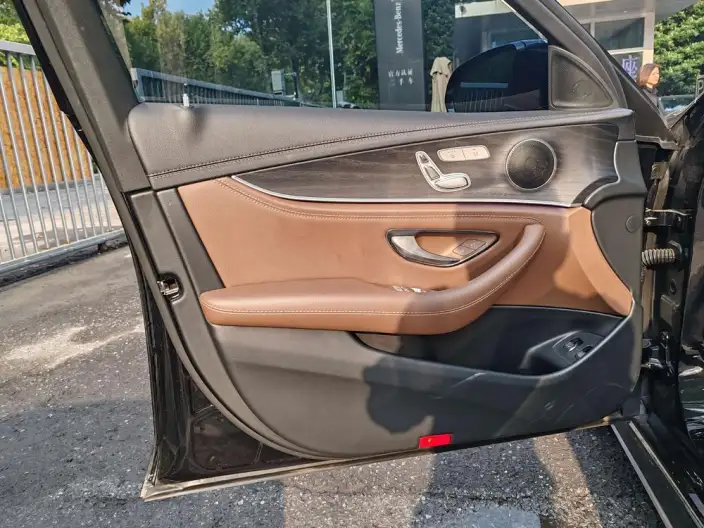 Mercedes-Benz E-Class PHEV 2022 Model E 350 e L Sports sedan – фото 10