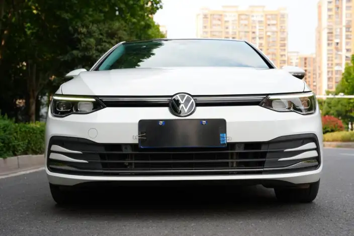 Volkswagen Golf 2023 Model 280TSI DSG Pro – фото 2