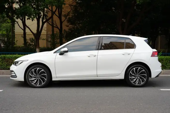 Volkswagen Golf 2023 Model 280TSI DSG Pro – фото 4