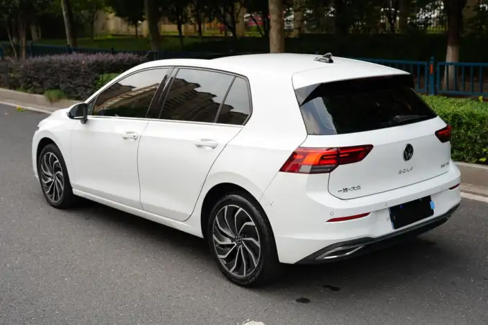 Volkswagen Golf 2023 Model 280TSI DSG Pro – фото 5