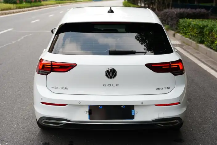 Volkswagen Golf 2023 Model 280TSI DSG Pro – фото 6