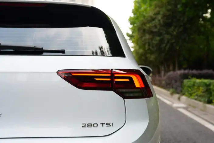 Volkswagen Golf 2023 Model 280TSI DSG Pro – фото 9
