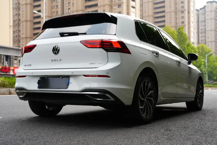 Volkswagen Golf 2023 Model 280TSI DSG Pro – фото 10