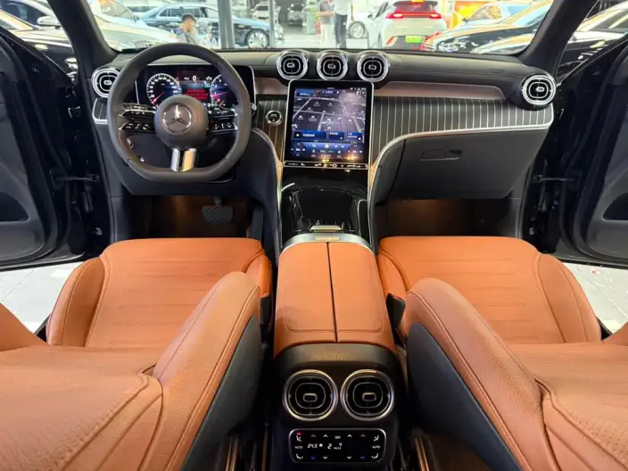 Mercedes-Benz GLC 2023 Model GLC 260 L 4MATIC Luxury Model 5 seat – фото 7