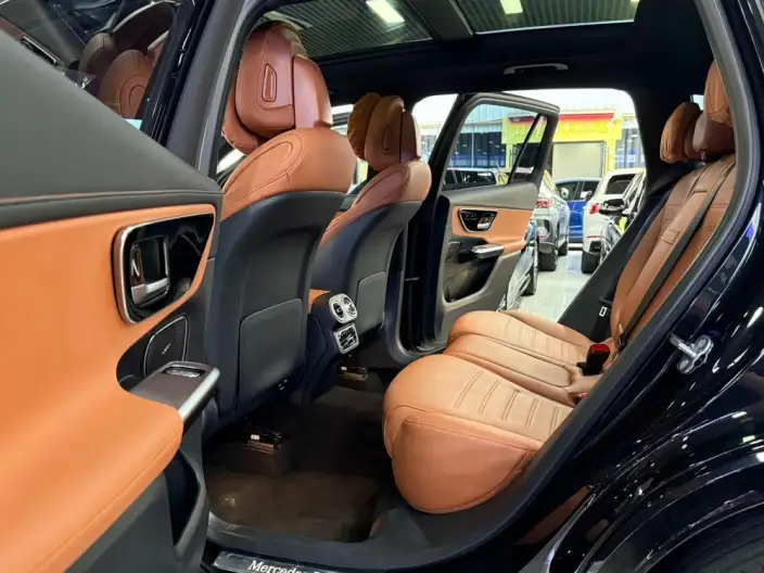 Mercedes-Benz GLC 2023 Model GLC 260 L 4MATIC Luxury Model 5 seat – фото 9
