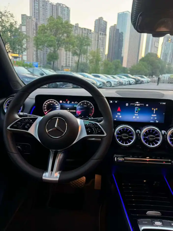 Mercedes-Benz GLB 2025 Model GLB 220 Fashion Model – фото 9