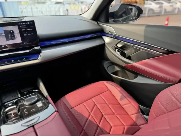 BMW 5 Series 2025 Model Facelift 530Li Leading Model M Sports Set – фото 8